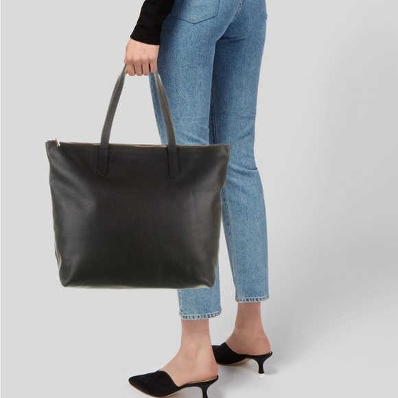 Cuyana Handbags - Cuyana Black Pebbled Leather Unstructured Zippered Classic Tote Bag